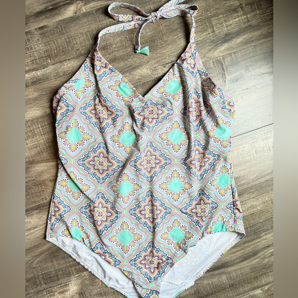 BRAVISSIMO NWOT Swim Suit Large 38E one piece - Picture 3 of 9